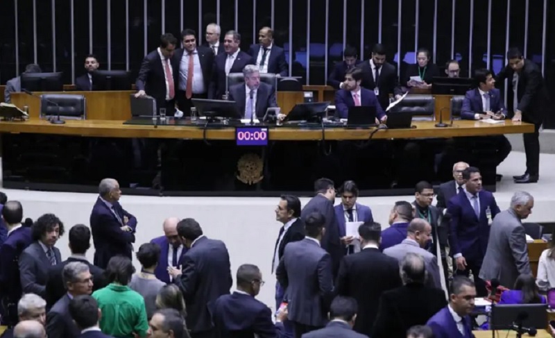 NA CORRERIA: Criticado por especialistas, projeto que altera Lei de Falências é aprovado