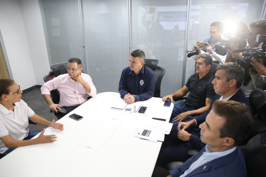 Presidente Botelho participa de reunião que busca ações de segurança para os motoristas por aplicativo