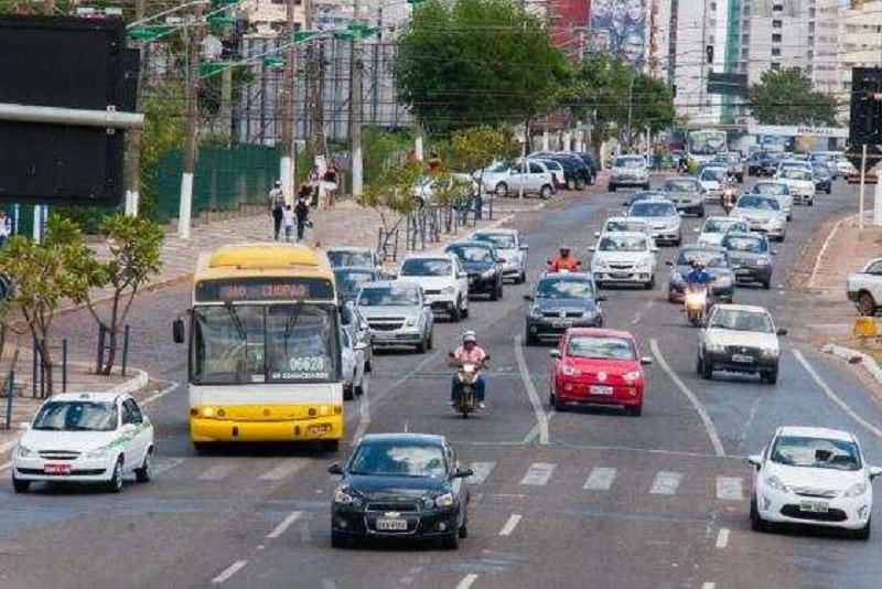 DETRAN : Veículos com placa final 4 devem ser licenciados até amanhã, dia 30 de abril