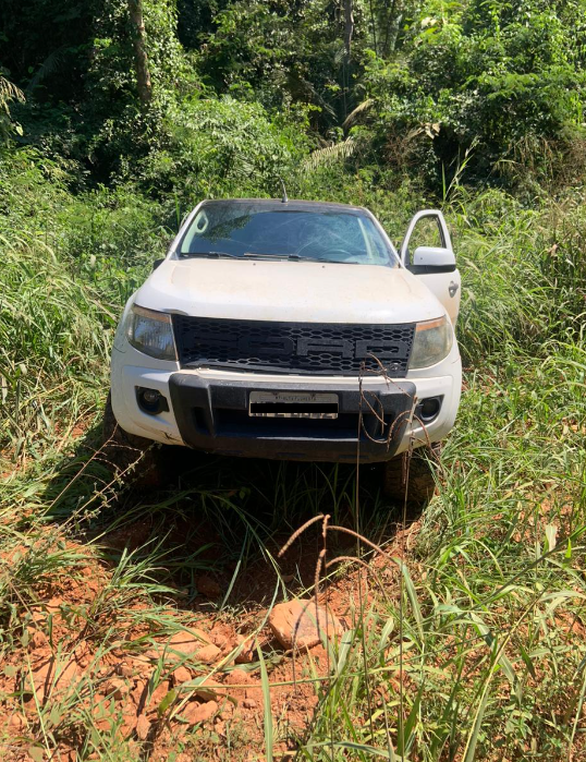 PM recupera caminhonete Ford Ranger e prende suspeitos
