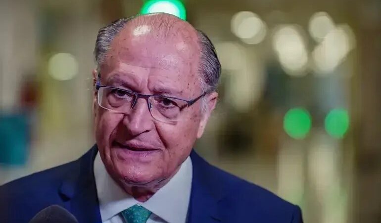 Alckmin: dólar vai cair e Haddad tem feito um bom trabalho