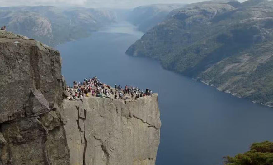 Homem morre após cair de penhasco do filme ‘Missão Impossível’ na Noruega