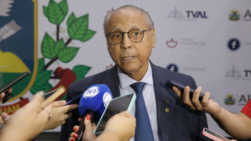 Júlio Campos evita falar sobre candidatura de Jayme ao governo: “2026 está muito longe”