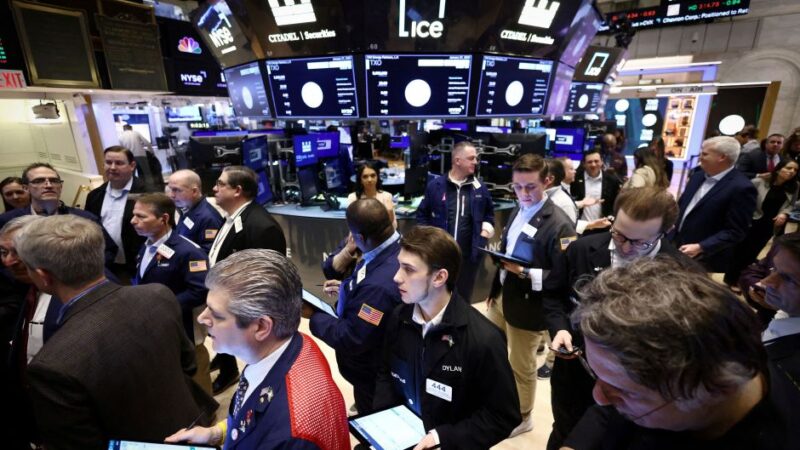 Dow e S&P 500 sobem antes de decisão do Fed e de balanços de big techs