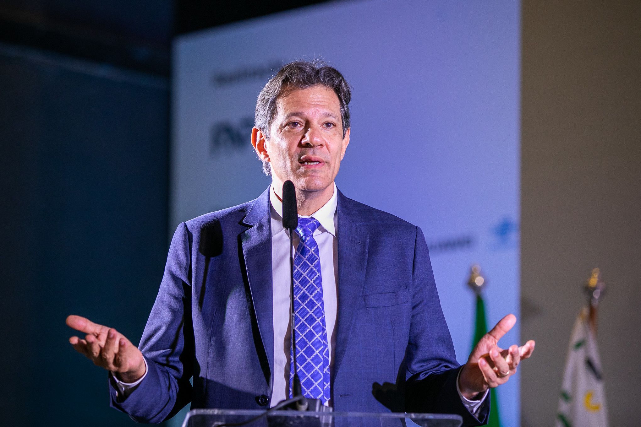 Haddad admite alta do dólar e culpa “ruídos“ na comunicação do governo; moeda vai a R$ 5,65