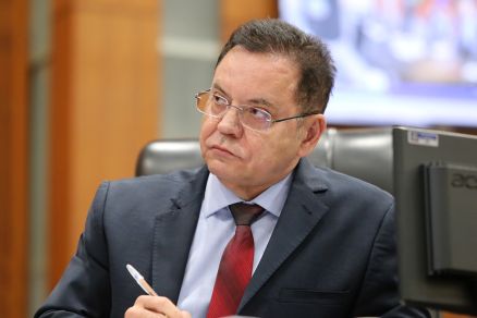“Não é adequado ter parente prestando serviço para a Prefeitura”, diz Botelho sobre romper contratos da família