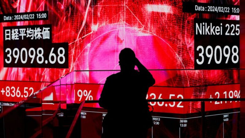 Ações no Japão recuam mais de 6% na maior queda em um dia desde a pandemia