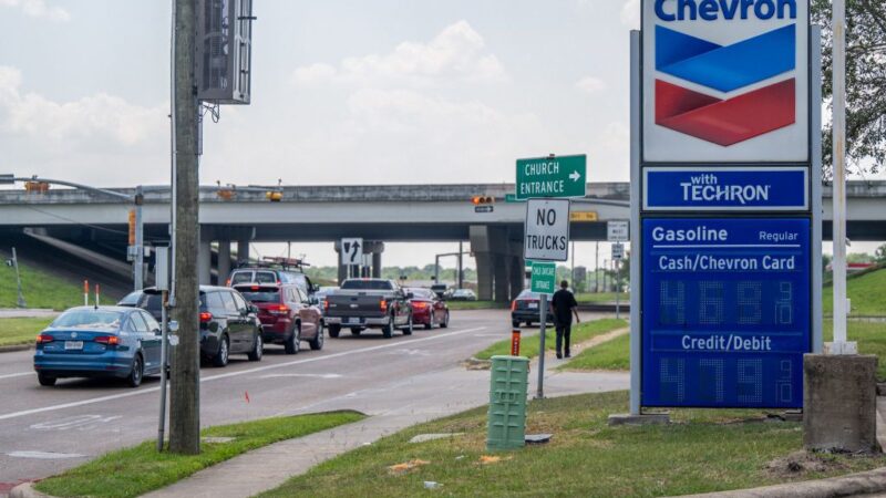 Chevron tem queda de lucro no 2º tri com margens de refino fracas