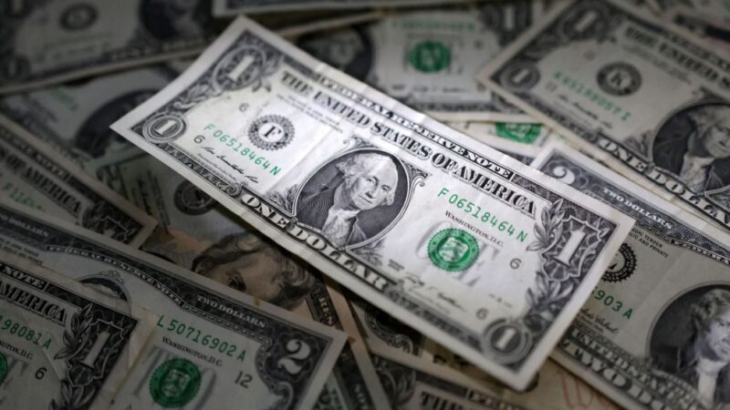 Dólar abre em alta com mercado à espera de discurso de Powell