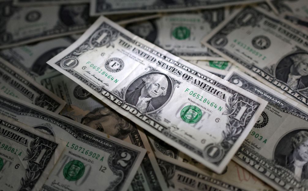 Dólar sobe enquanto investidores esperam novo leilão do BC