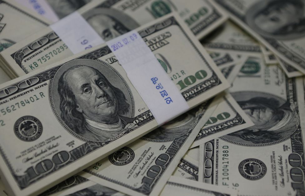Dólar abre em queda com dados de inflação nos EUA e comentários do BC no radar