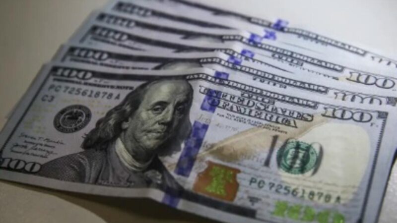 Dólar cai pelo 6º pregão seguido e fecha abaixo de R$ 5,45