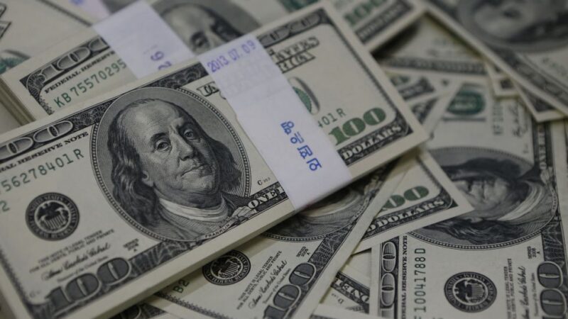 Dólar opera em queda antes de discurso de Powell no Jackson Hole