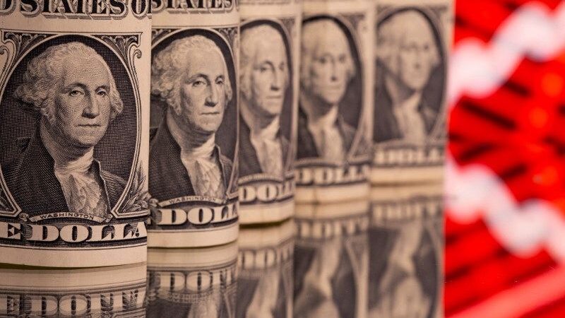 Dólar sobe mesmo após venda de US$ 1,5 bi em leilão do BC; Ibovespa cai