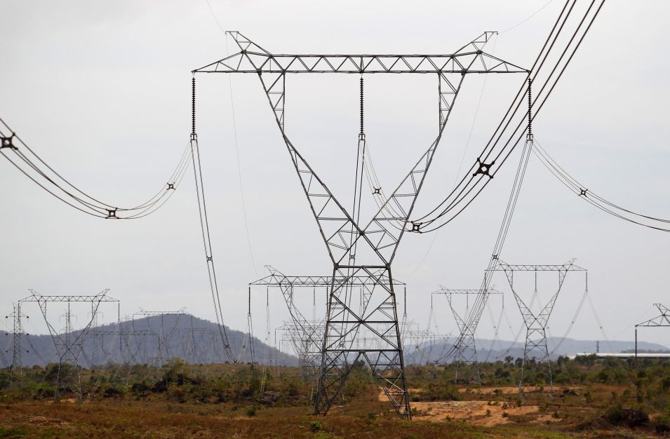 Consumo de energia no Brasil tem primeira queda após 12 meses, diz CCEE