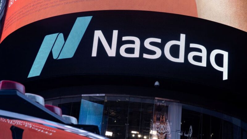 Nasdaq recua 10% ante recorde em movimento de correção