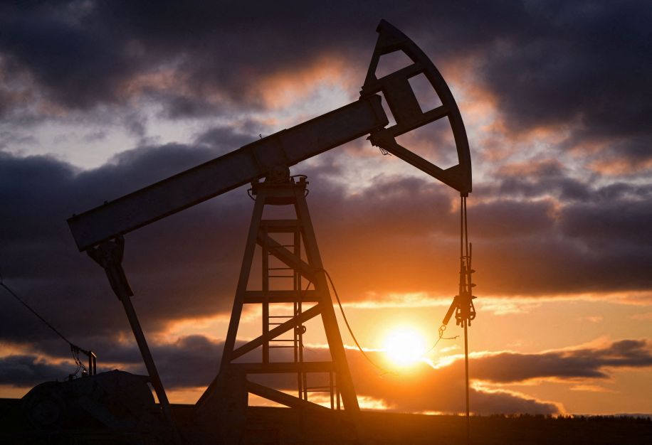Petróleo recua mais de 1% com incerteza sobre demanda global