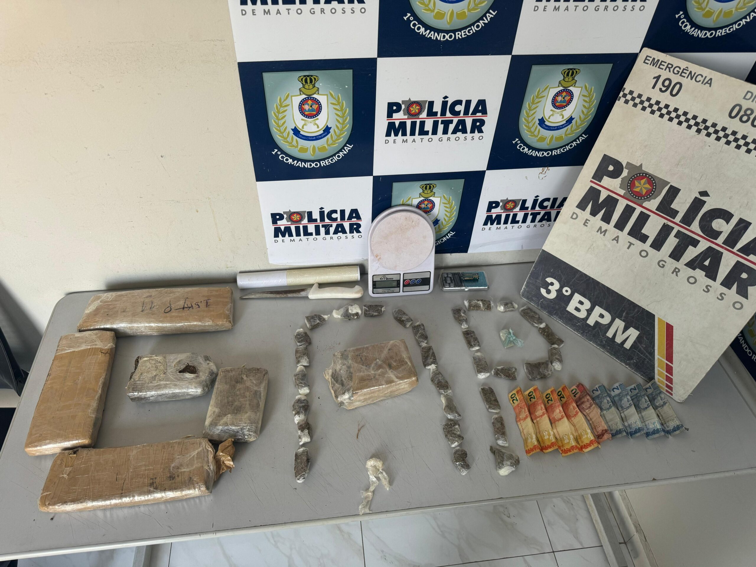 Polícia Militar apreende três adolescentes com pasta base e porções de maconha