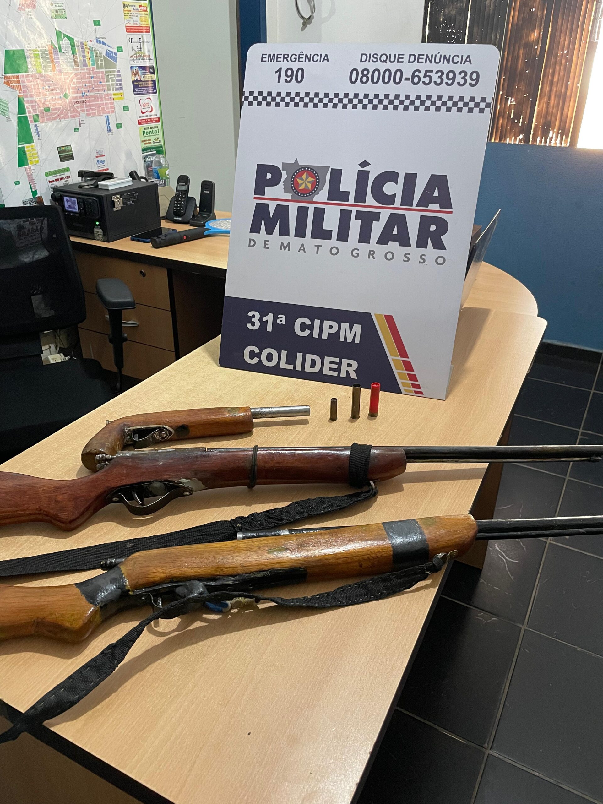 Suspeito por ameaçar esposa com armas de fogo é preso pela PM em Colíder