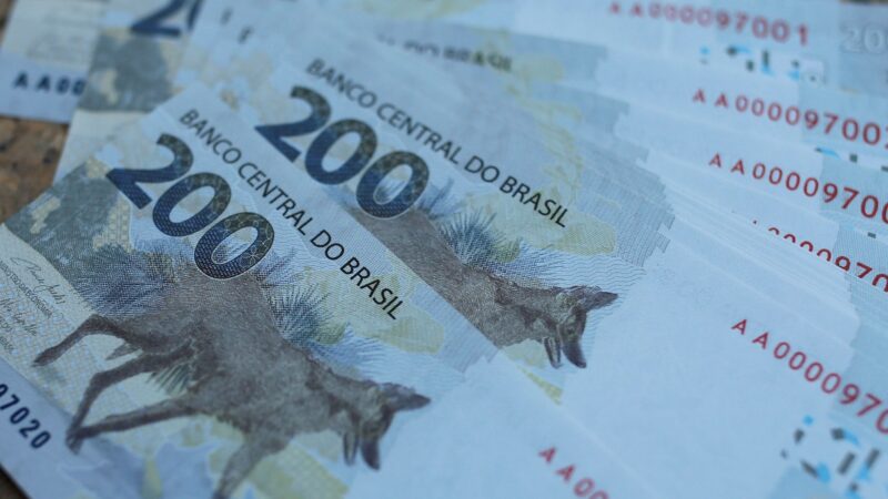 Beneficiários do Bolsa Família gastaram R$ 3 bi com “bets“ em agosto, diz BC