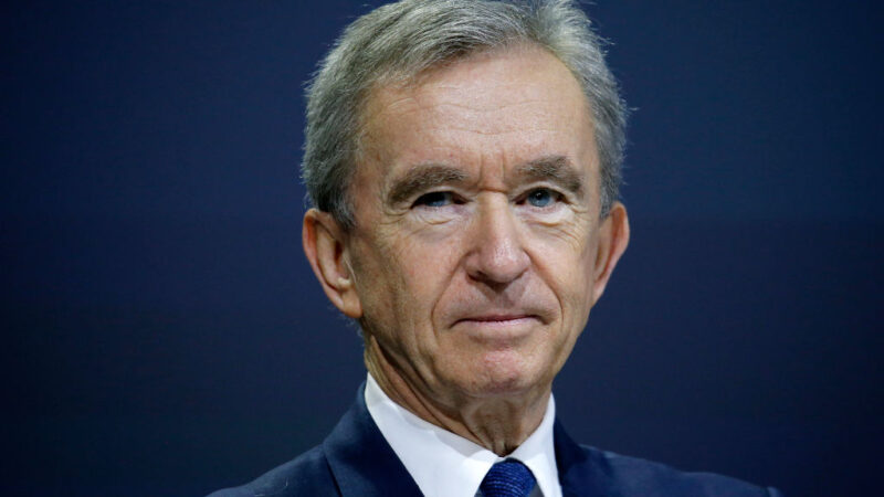 Ex-mais rico do mundo, Bernard Arnault perde R$ 34 bi em um dia com crise na China