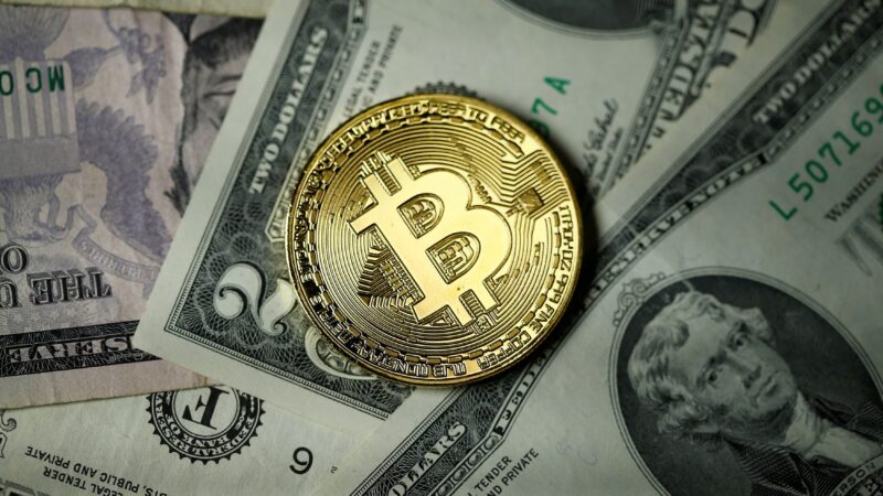 Bitcoin se mantém acima de US$ 90 mil e bate novo recorde nesta terça (19)