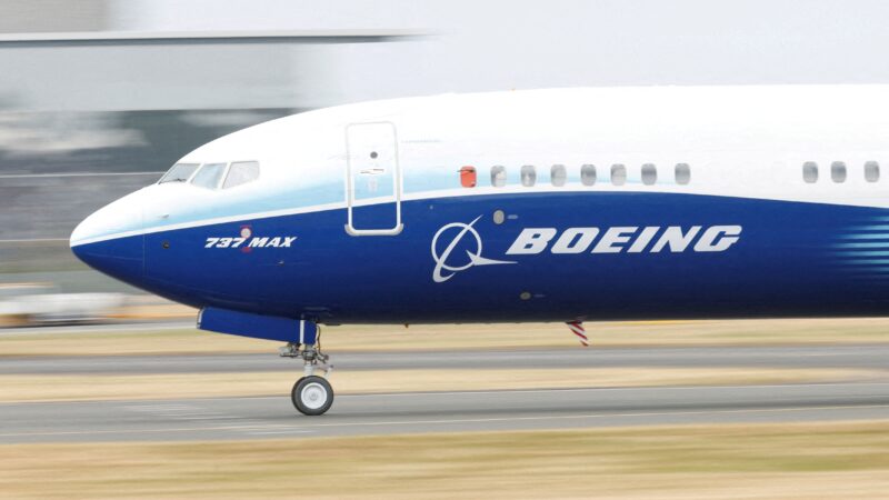 Boeing coloca trabalhadores em licença enquanto greve piora crise