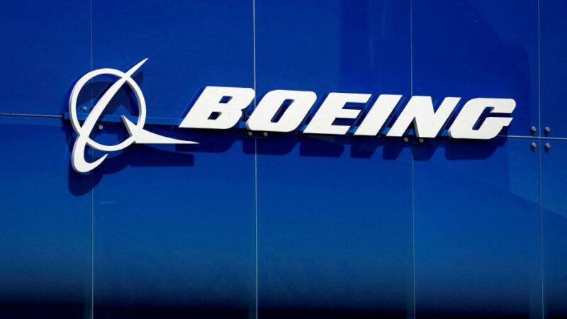 Boeing considera demissões temporárias durante greve