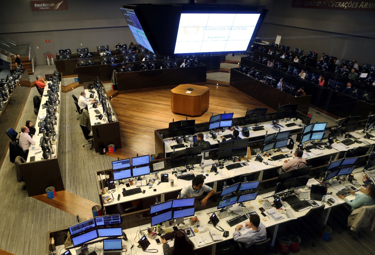 Ibovespa sobe mais de 6% enquanto dólar recua 2,53% no 3º trimestre