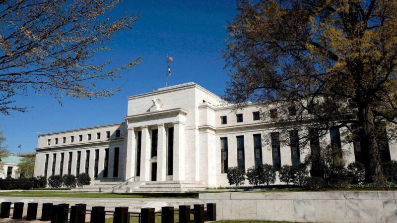 Decisão do Fed de reduzir juros dos EUA em 0,50 ponto é bastante técnica, diz economista à CNN
