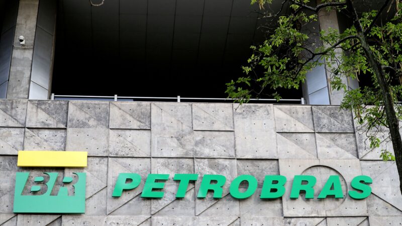 Ações da Petrobras lideram recomendações de corretoras em abril