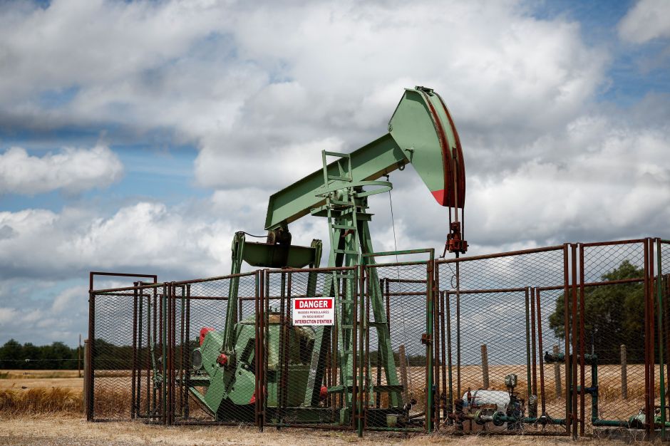 Petróleo fecha em queda, de olho na China, tensões no Oriente Médio e Opep+