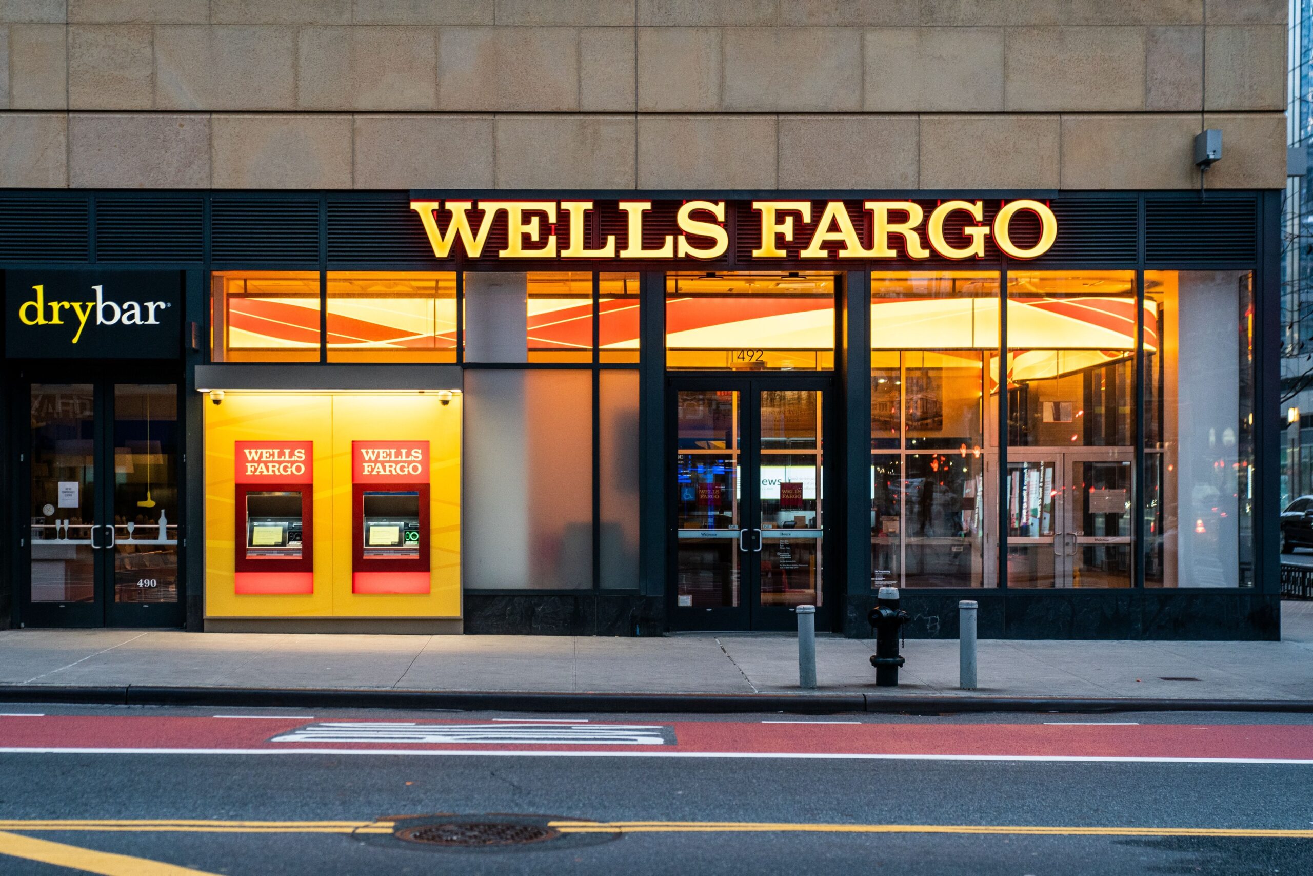 Wells Fargo tem queda no lucro do 3º tri com redução de receita de juros