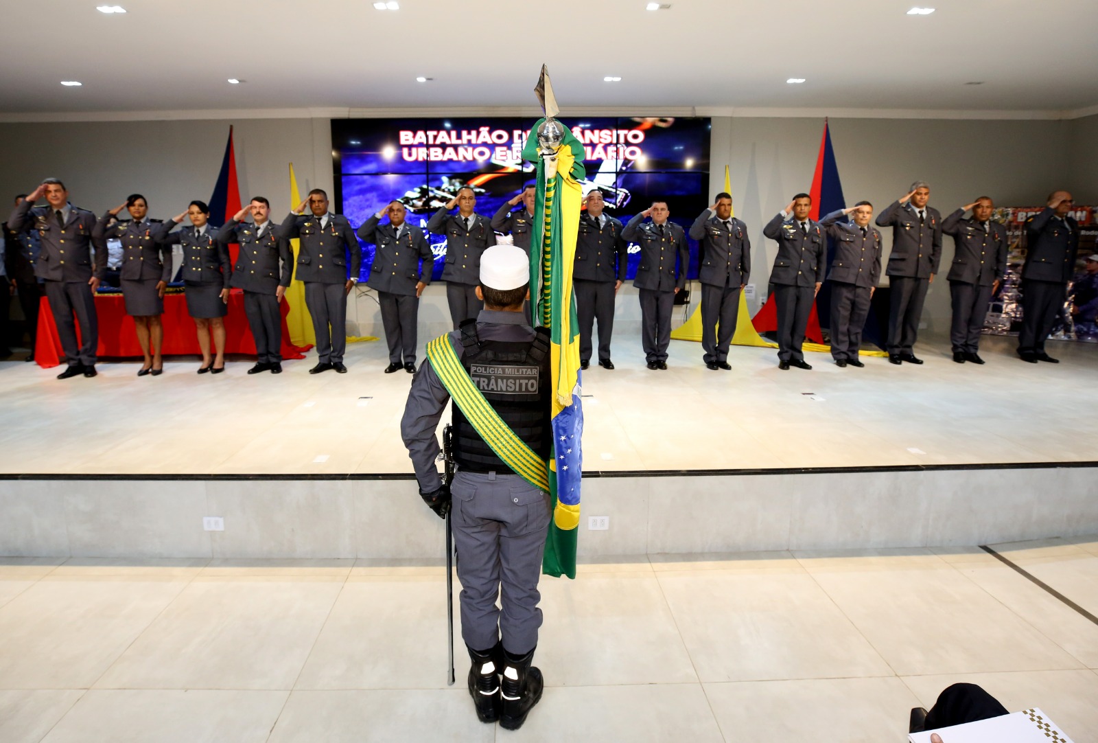 Batalhão de Trânsito da PM homenageia 100 autoridades civis e militares com Medalha Mérito Guardião Rodoviário