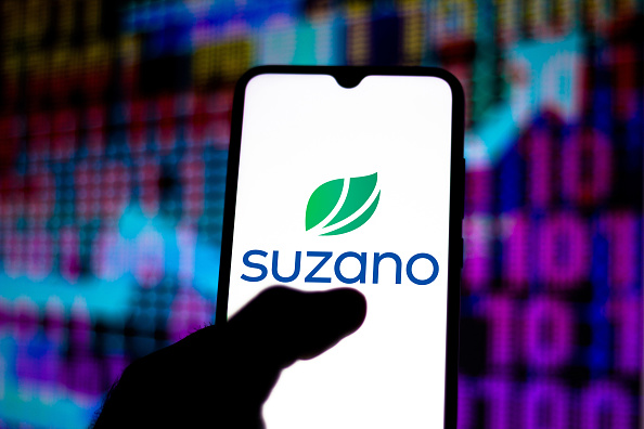 Ações da Suzano sobem 3% nesta manhã; analistas avaliam empresa com boas perspectivas no longo prazo