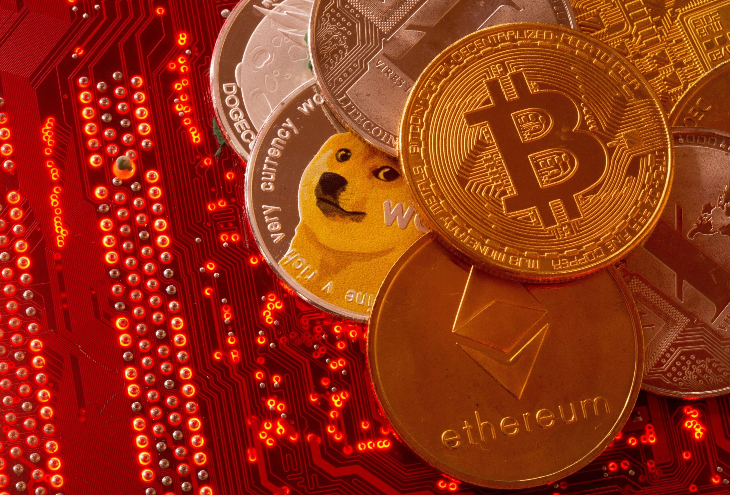 Bitcoin recua e volta ao patamar de US$ 60 mil com incertezas macro