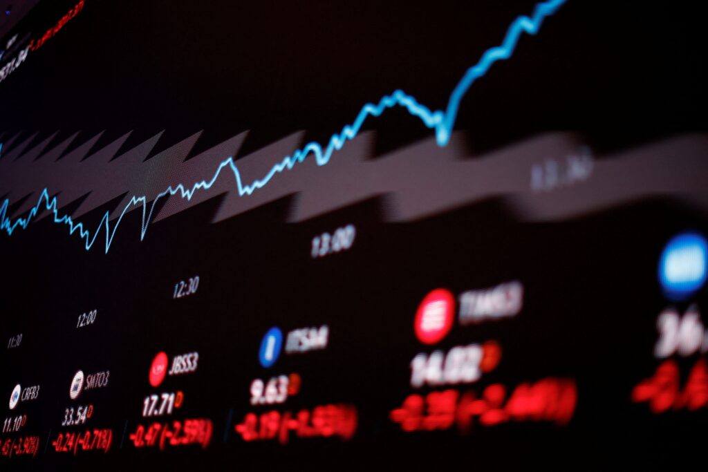Bolsa abre em queda com dados dos EUA e balanços no radar; dólar sobe a R$ 5,77 – Jornal Advogado – Em Mato Grosso