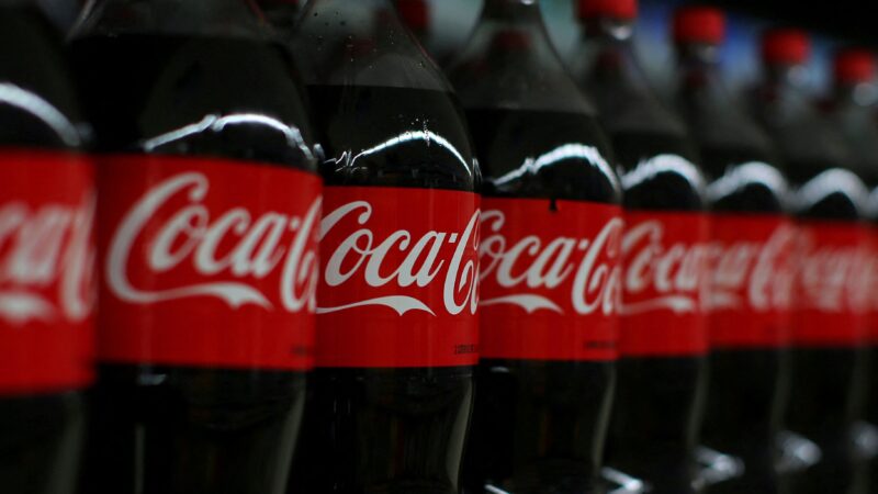 Fabricante da Coca-Cola no Brasil vai investir R$ 5 bi e mira IPO