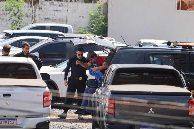 Ex-presidente da Unimed chega na sede da Policia Federal de camburão – Jornal Advogado – Em Mato Grosso