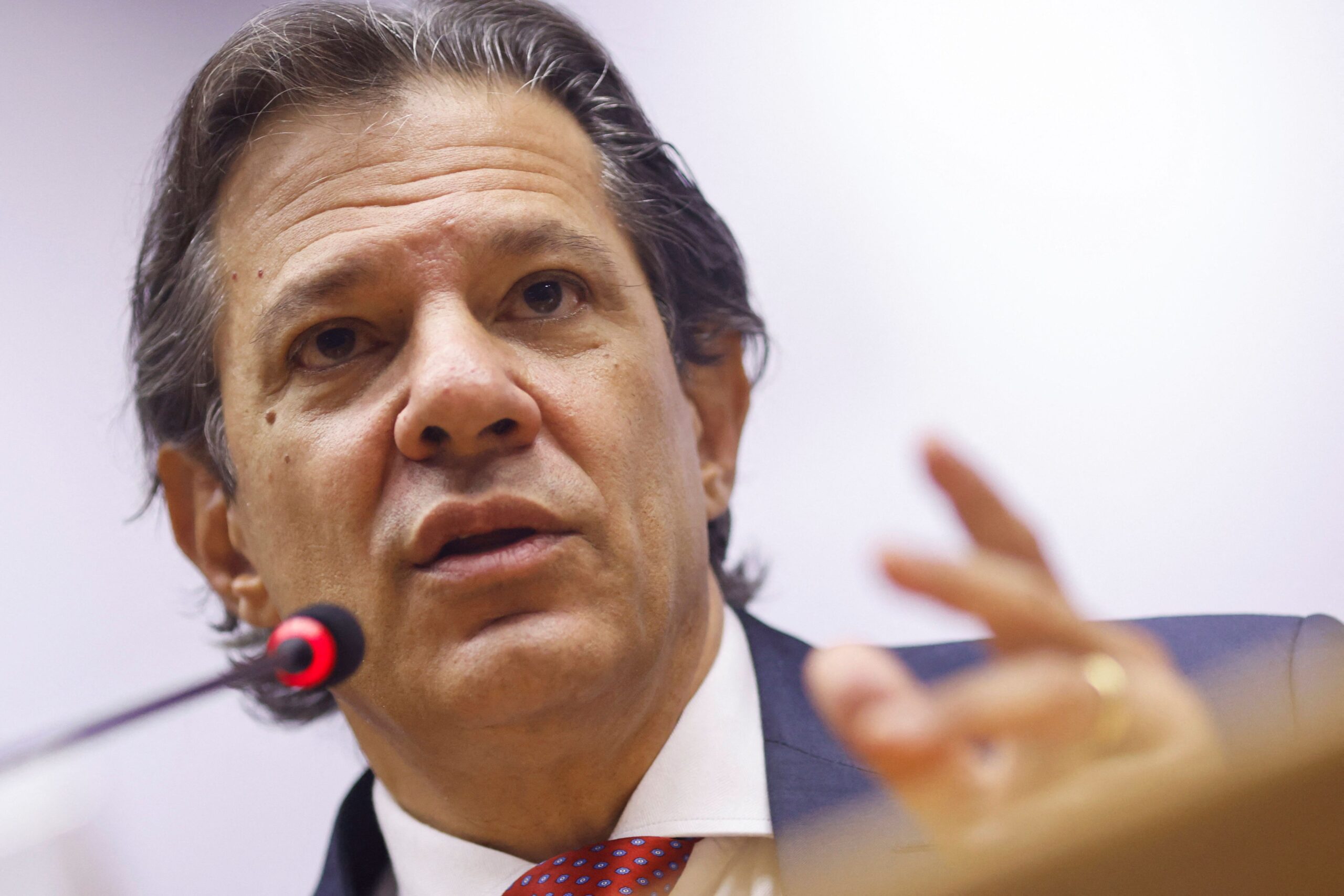 Revisão de gastos não diz respeito a esse ou aquele ministério, diz Haddad