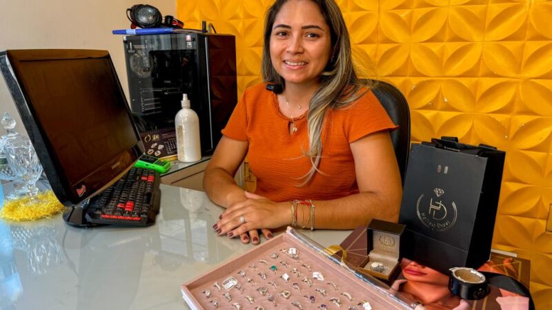 Artesã compra máquinas, se especializa e cria oficina de joias com crédito da Desenvolve MT