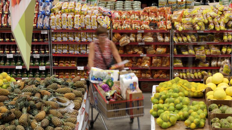 Nove estados avaliam reduzir ICMS da cesta básica após pedido do governo