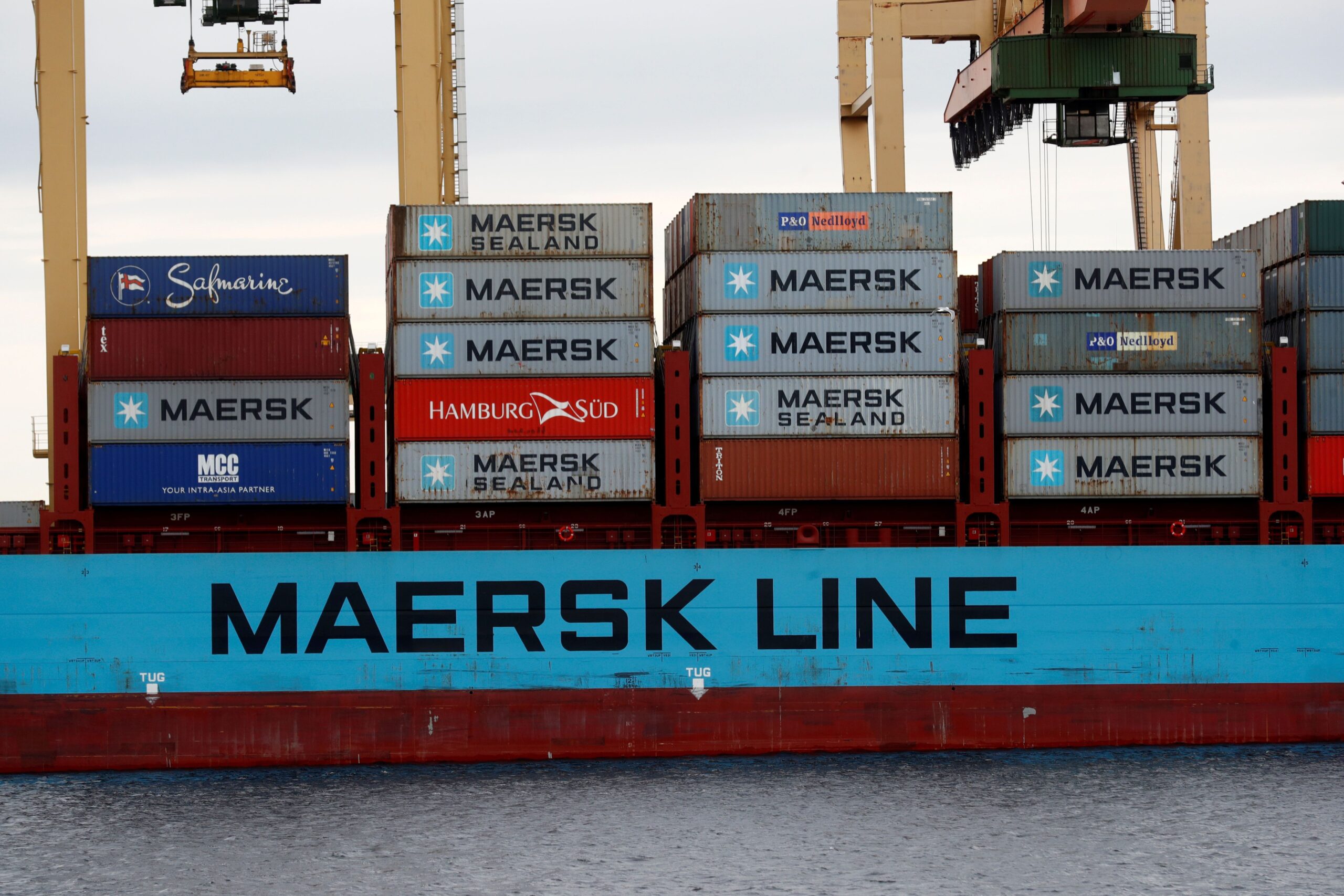 Maersk descarta voltar ao Canal de Suez até “bem depois de 2025“ por ameaças