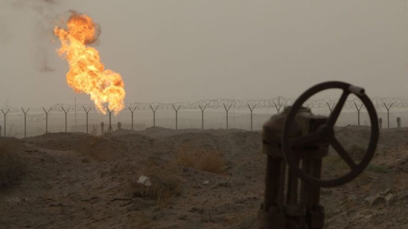 Petróleo fecha em alta com corte de juros na China e tensão no Oriente Médio