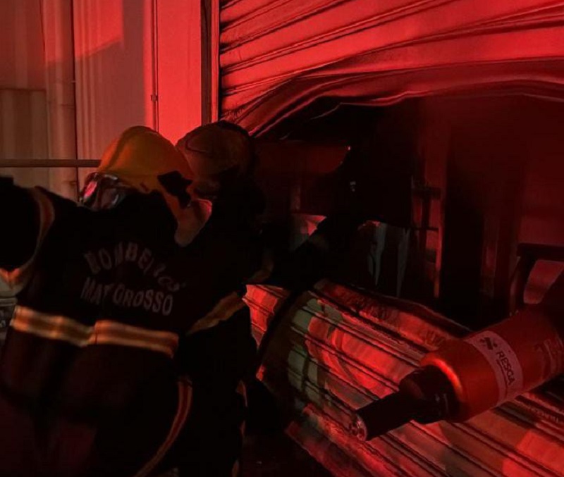 Pega fogo no deposito de uma loja Martinello, localizada no bairro CPA em Cuiabá. – Jornal Advogado – Em Mato Grosso