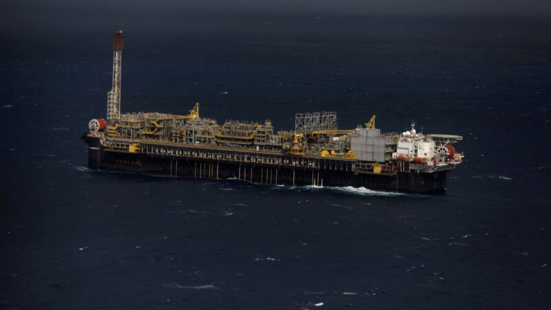 Petróleo sobe na semana impulsionado por escalada de tensões geopolíticas