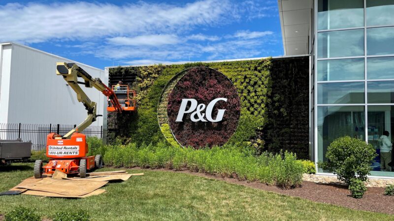 Procter & Gamble tem lucro acima do esperado, mas vendas decepcionam