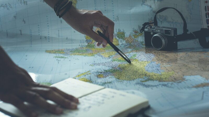 Empresas de viagem dos EUA planejam demissões em massa antes de 2025