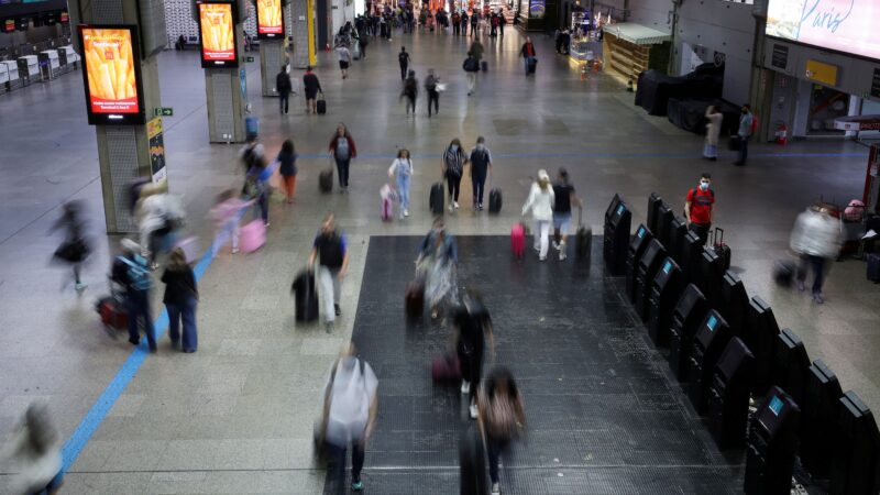 Passagens aéreas podem ficar mais caras com combustível sustentável de aviação, dizem empresas