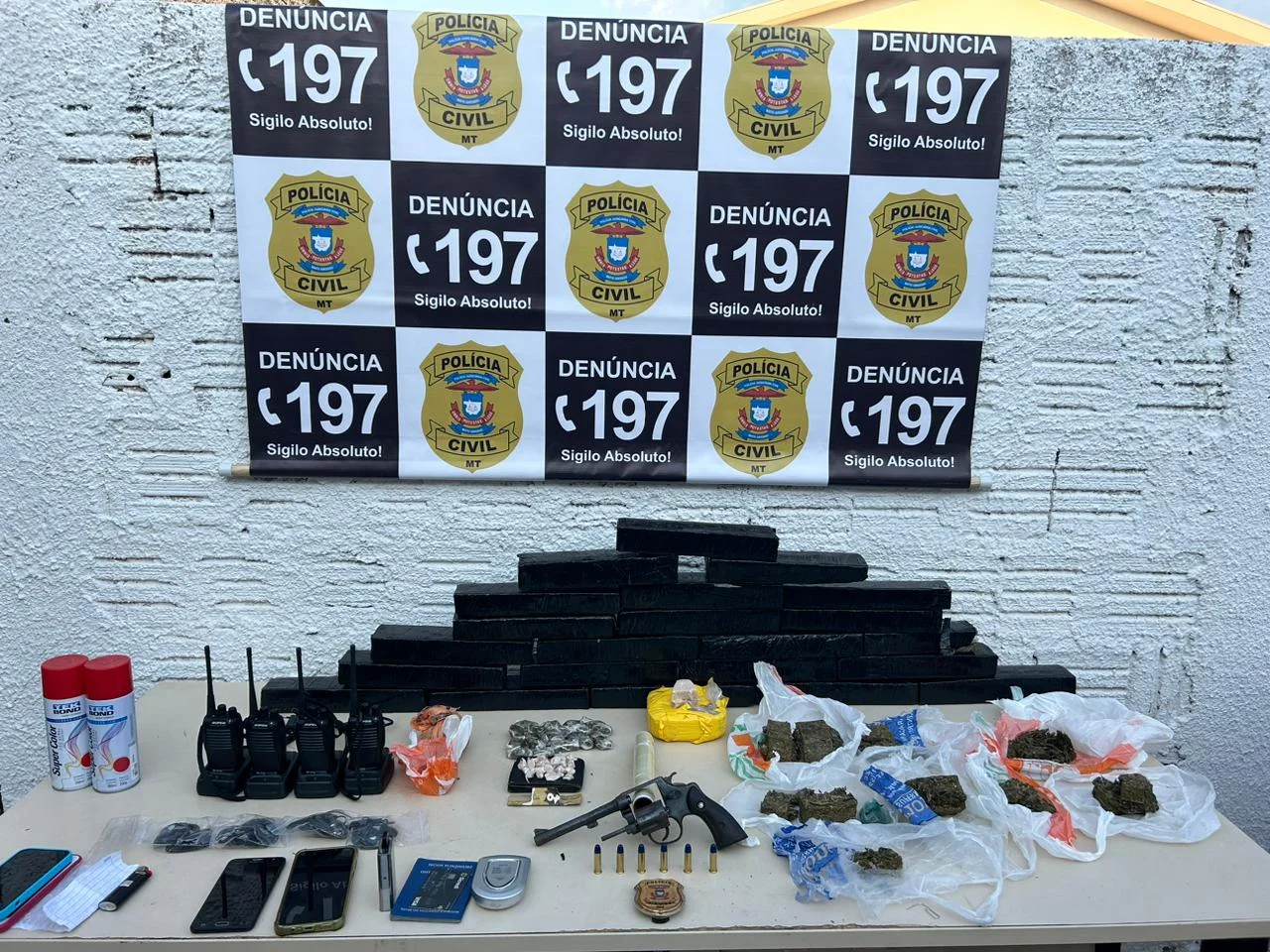 Polícia Civil prende traficantes flagrados com arma e mais de 23 quilos de drogas em Barra do Bugres